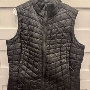 The North Face Women's Thermoball Eco puffer vest - Black, size Large
